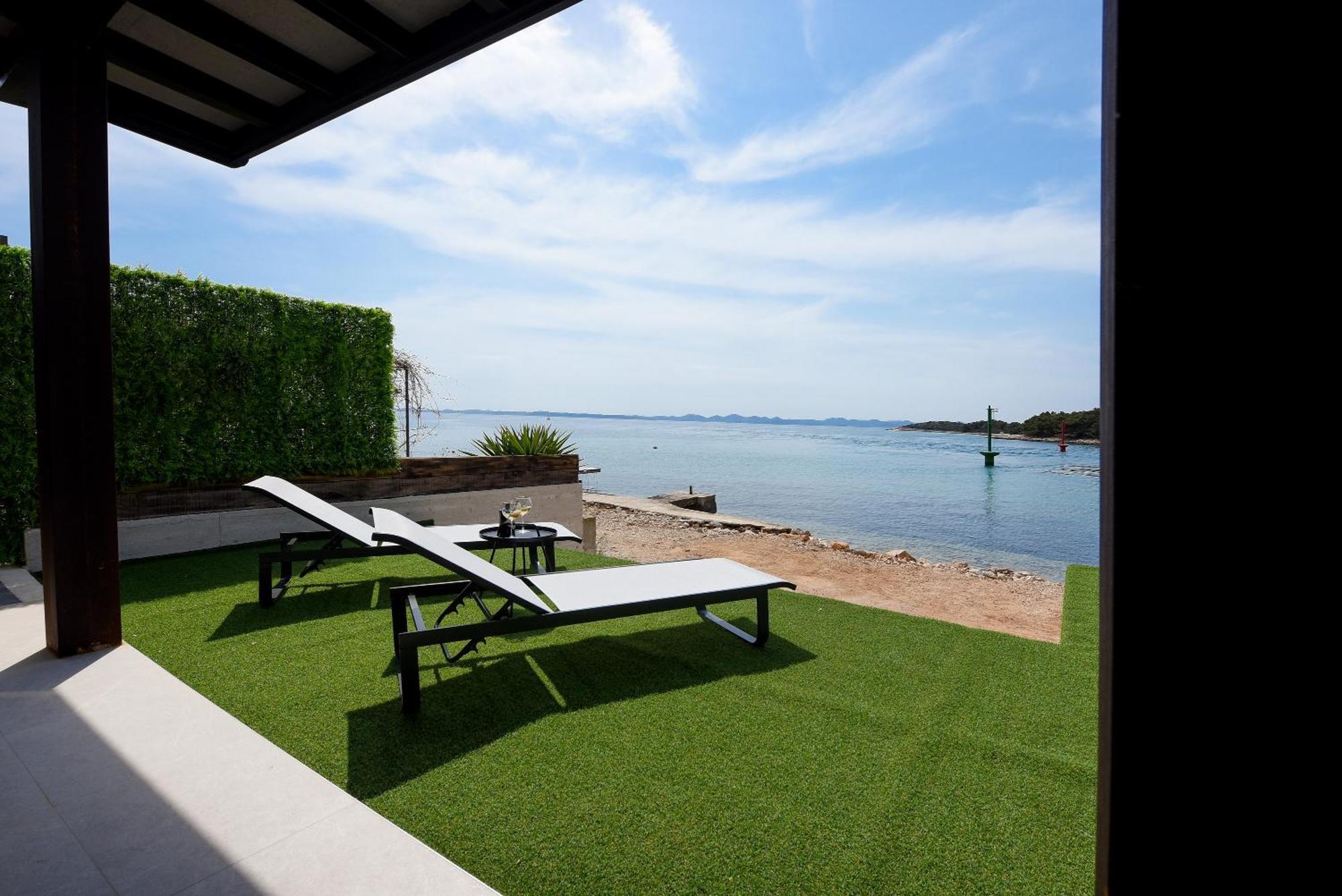 New Luxury Feel Good House By The Sea